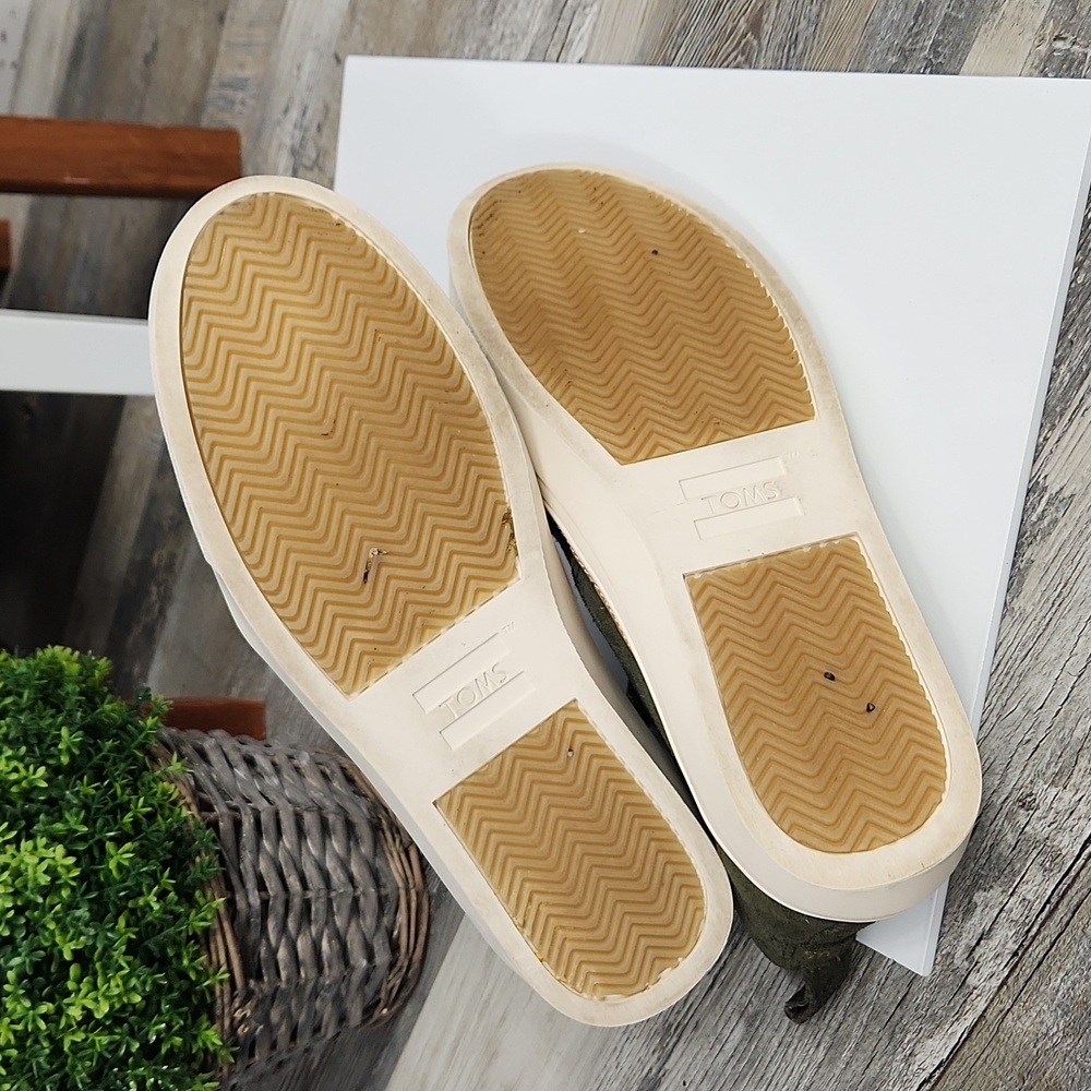 TOMS Bryce Olive Green Suede Slip-On Ankle Boots - Picture 8 of 8